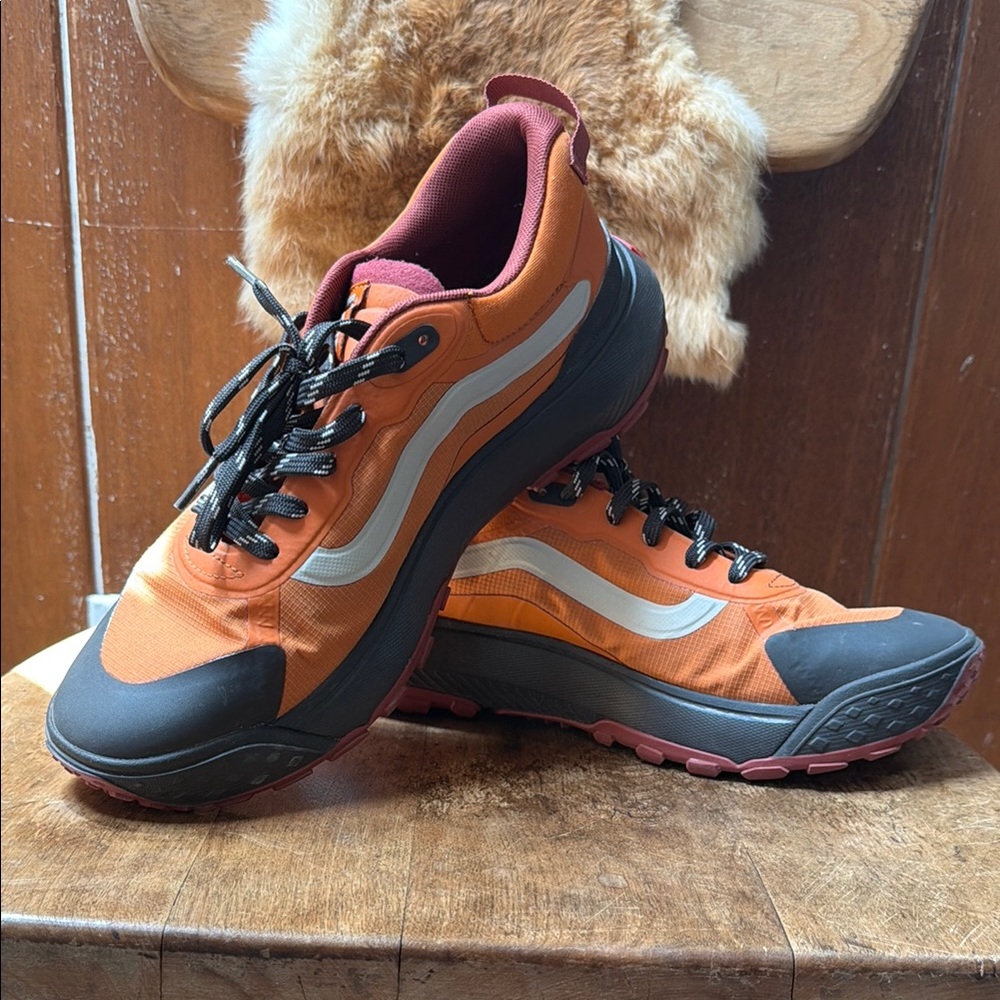 Vans Men’s MTE Orange Low-Top Outdoor Sneakers